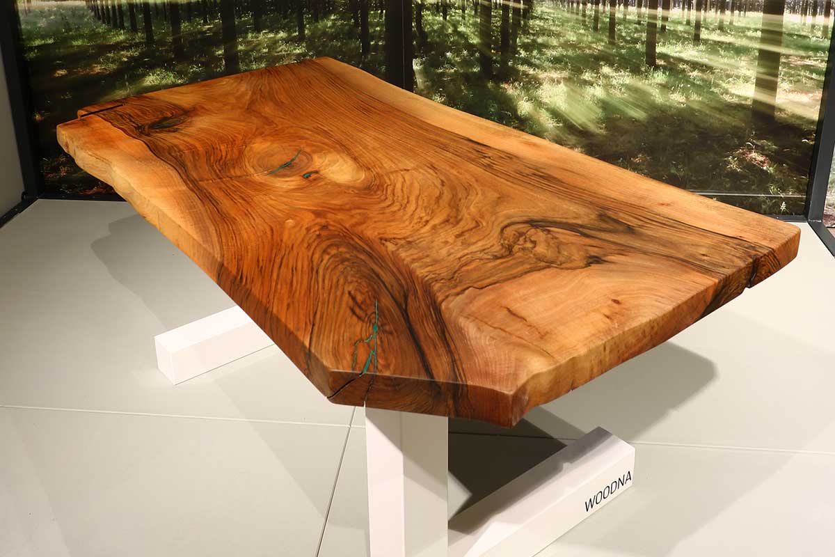 Clara Campoamor | Mesa de madera de Nogal | WOODNA